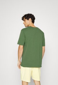 Endless Nights UNIFORM ESSENTIALS NIGHTS LOGO UNISEX - T-shirt estampada - forest green