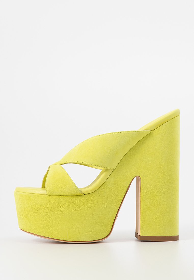 Stuart Weitzman Muiltjes met hak groen