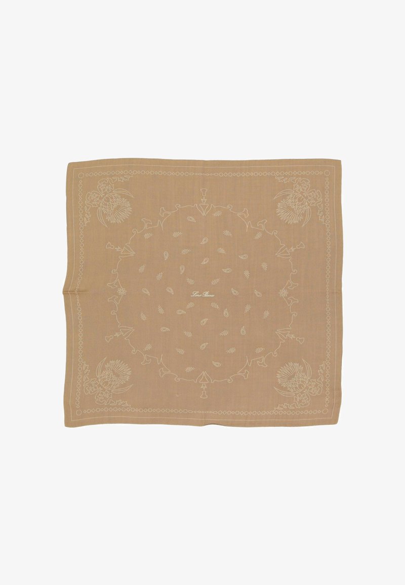 Foulard carré marron clair avec des motifs floraux et feuilles blancs délicats et une bordure décorative, texte centré "Love Flower" en cursive.