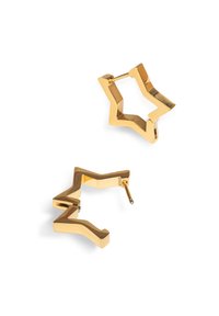 Orecchini a cerchio a forma di stella dorata con un design geometrico, caratterizzati da una finitura metallica lucida e una chiusura a perno articolata.