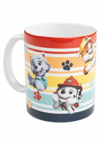 Tazza in ceramica con bordo rosso e motivi di impronte di zampe giocose. Decorata con cani in cartone su uno sfondo a righe in colori pastello.