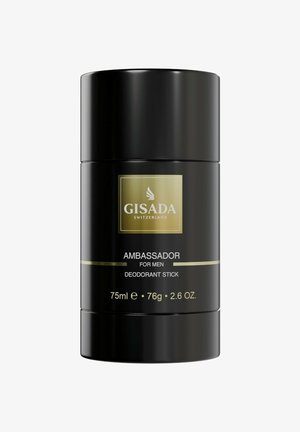 Zwarte cilindrische deodorantstick met het label "Gisada Switzerland Ambassador for men", 75 ml, 76 g, met gouden en witte tekst op een witte achtergrond.