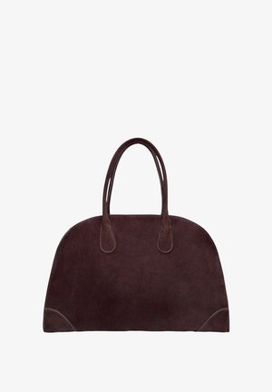 Sac à main en daim brun foncé avec double poignée arrondie et renforts aux coins, présentant une forme rectangulaire courbée.