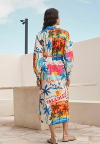 Next FIT - LONG SLEEVE TIE WAIST - Skjortklänning - bright palm graphic print
