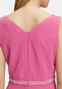 Vera Mont ABEND MIT PLISSEE - Společenské šaty - rose pink