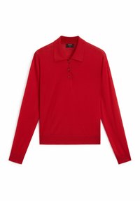 Rode polo shirt met lange mouwen, drie knopen en een kraag, plat gelegd op een witte achtergrond.