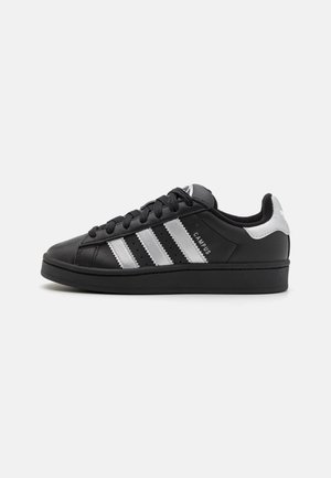 adidas Originals, Chaussures de skate - black