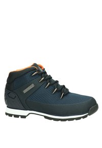 Scarpe da trekking mid-top di colore blu navy con accenti arancioni, tomaia in mesh testurizzato, occhielli in metallo e suola in gomma robusta. Presentano un tallone rinforzato.