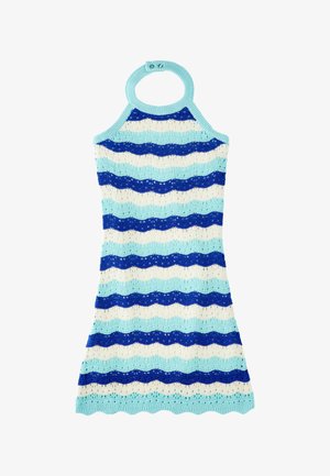 Ärmelloses Strickkleid mit Neckholder und Knopfverschluss, mit horizontalen wellenförmigen Streifen in Dunkelblau, Hellblau und Weiß.