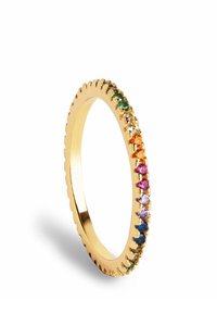 Anello d'oro con bordo scallopato, decorato con gemme multicolori in una banda continua. Superficie liscia con dettagli intricati.