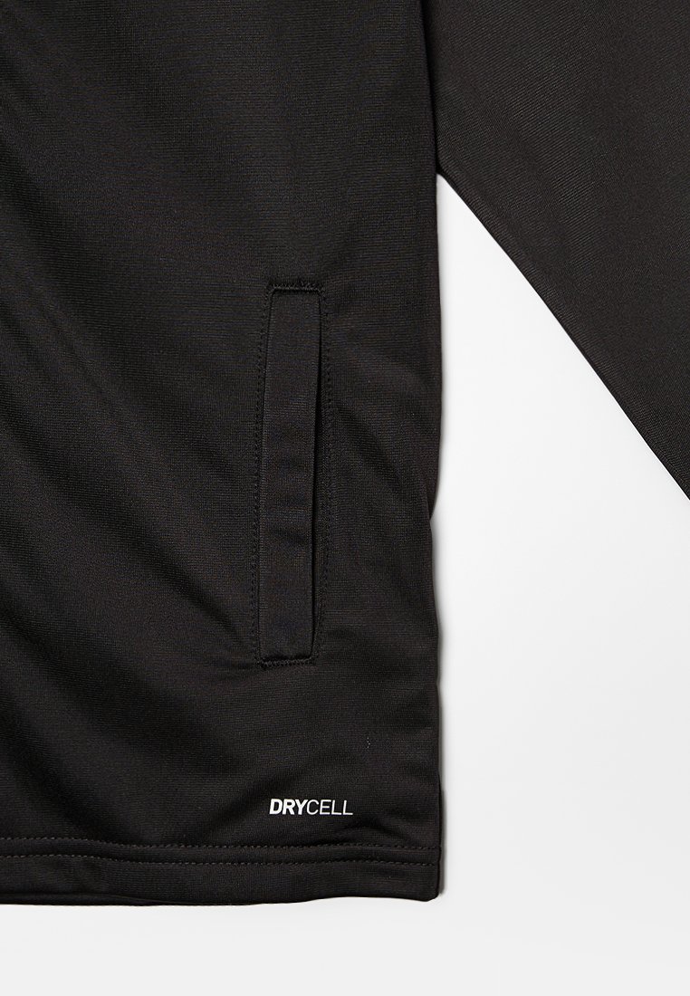 Czarny top sportowy z boczną kieszenią, teksturowanym materiałem i logo "DRYCELL" w białym kolorze blisko dołu. Prosty design z czystymi liniami.