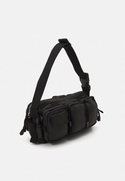 032c TEAM TAG SHOULDER BAG UNISEX - Torbica - black