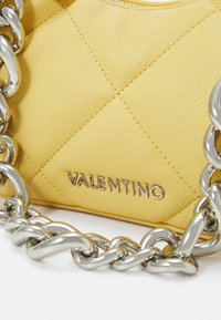 Valentino Bags Bolso de mano - senape