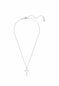 Srebrna verižica z obeskom v obliki križa, okrašena s podrobnostmi, ki spominjajo na zvezde, z manjšimi dragulji, gladko teksturo in diskretnim zapiralom.