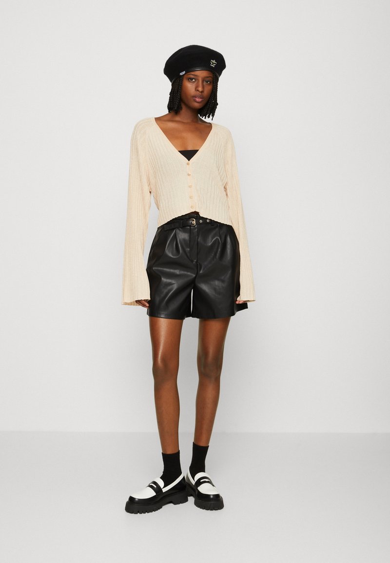 ONLY ONLTRICIA Kunstleren shorts voor dames, met gemiddelde taille, baggy fit, kunstlederen shorts, zwart, XL
