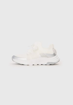 Trainers - white