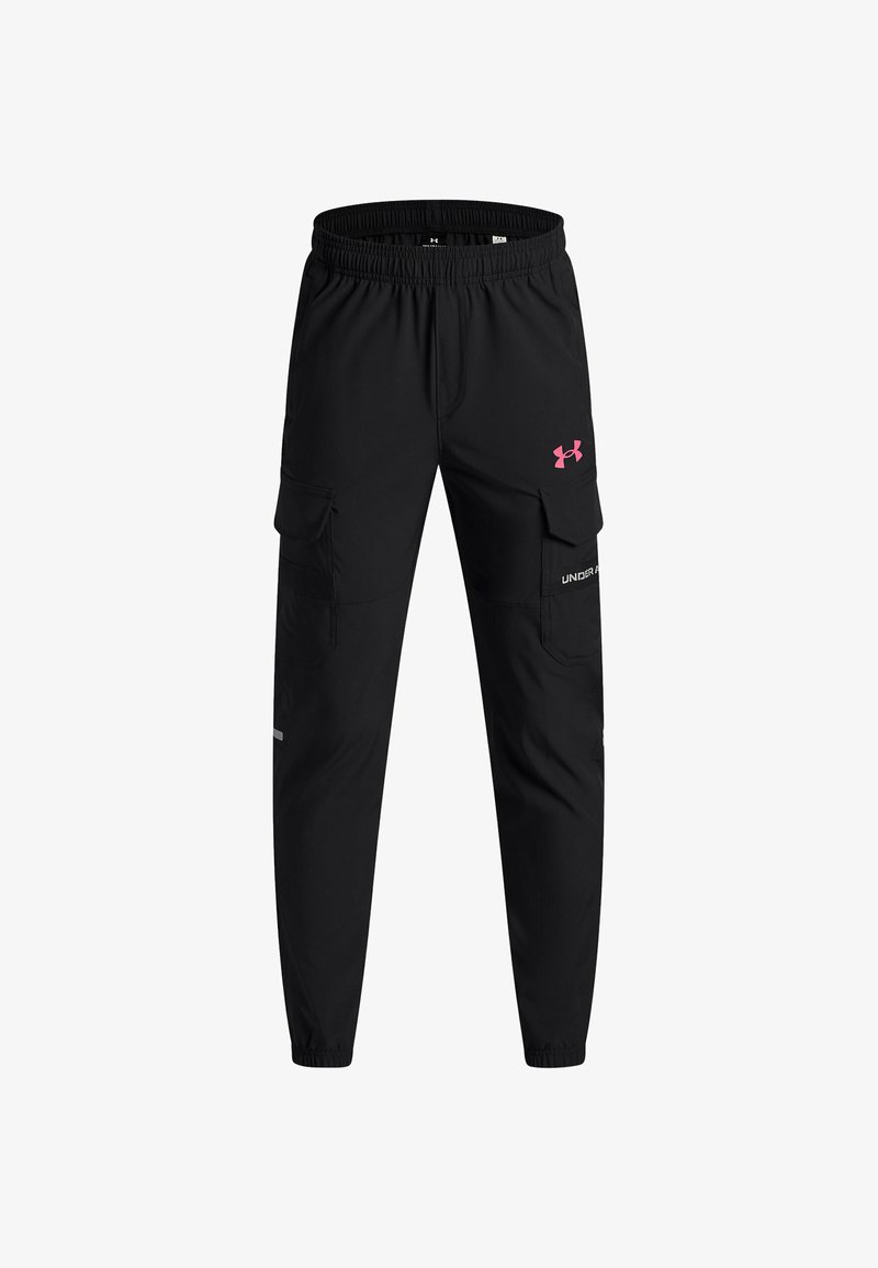 Zwarte sport cargo broek met een elastische tailleband, zijflapzakken en een roze Under Armour-logo op de rechterdij.