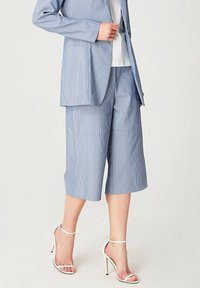 BASIC - Short - light blue