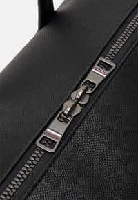 Tommy Hilfiger - Torba weekendowa