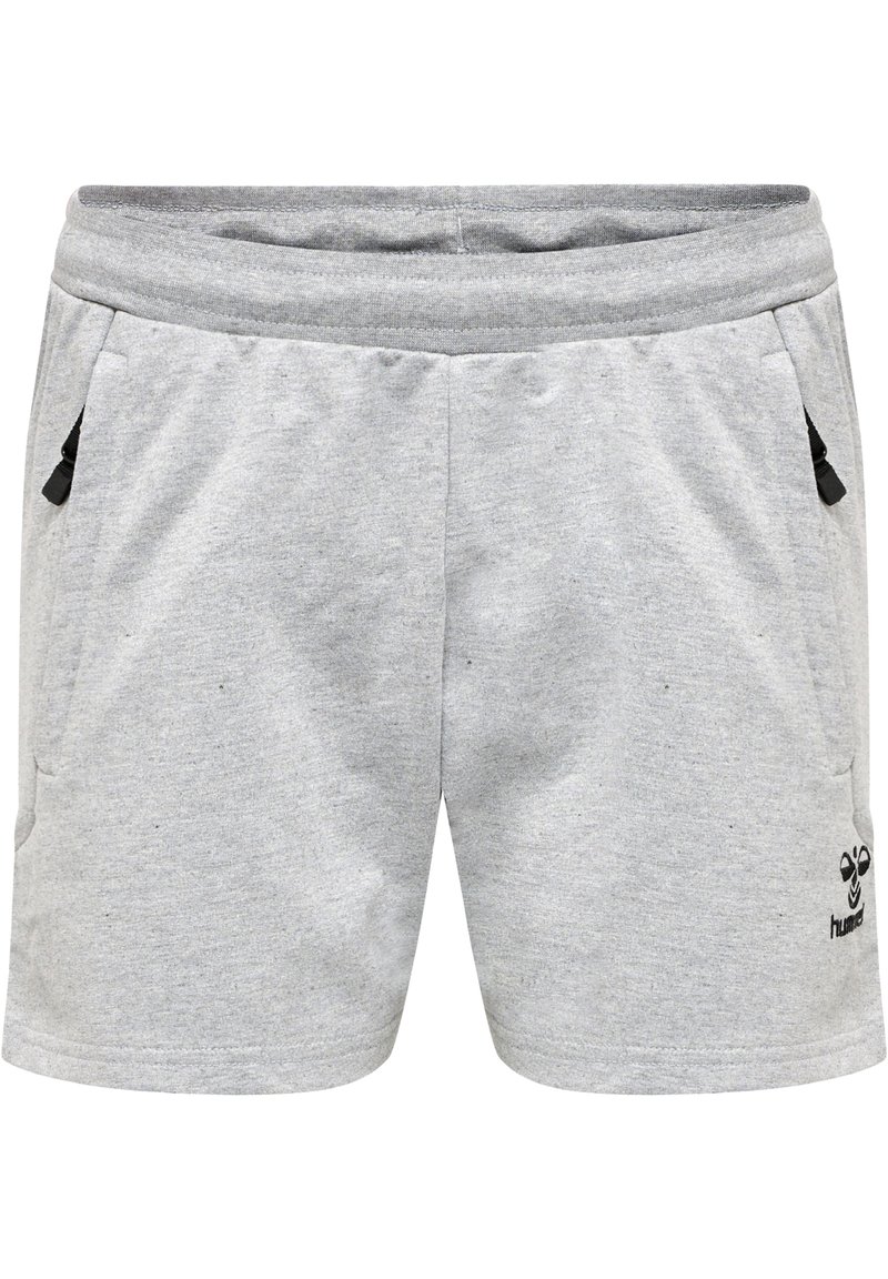Graue Baumwollshorts mit einem elastischen Bund, Seitentaschen und schwarzem Logodetail auf der unteren linken Seite. Sanfte Textur, lässiges Design.
