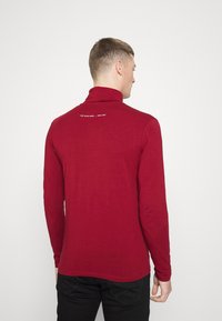 TOM TAILOR DENIM TURTLENECK LONGSLEEVE - Camisola de manga comprida - burned cordovan red
