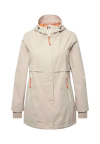 Ljust beige vattentät jacka med huva, orange snörning, framknappar och dragkedjefickor på sidorna med kontrasterande detaljer.