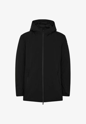 Zwarte geïsoleerde jas met capuchon, voorsluiting met rits en twee zijzakken. Gladde textuur en minimalistisch ontwerp zonder zichtbare patronen.