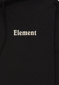 Zwarte hoodie met wit "Element" logo, voorzien van een trekkoordcapuchon en zachte, gestructureerde stof. Eenvoudig, klassiek ontwerp.