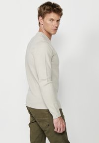 Koroshi Vesta - crudo off white