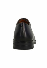 Zwarte leren schoen met een ronde vorm, lage hak en een gladde textuur. De achterkant toont een naad en minimale ontwerpelementen.