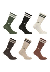 Six chaussettes FILA longueur équipage en vert, noir, blanc, gris foncé, beige et marron, chacune avec deux bandes au poignet et le logo sur la cheville.
