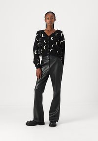 Noisy May NMCHARLOTT V-NECK CARDIGAN - Gilet - black