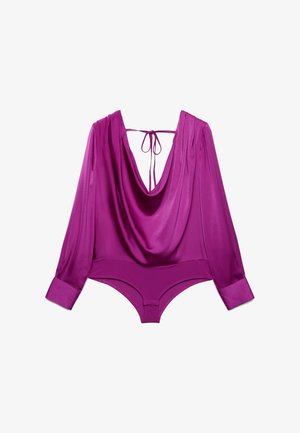 Body en magenta à manches longues avec dos ouvert drapé et fermeture à nouer, avec poignets boutonnés et bas ajusté.