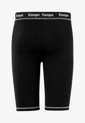 Schwarze Sportshorts mit elastischem Bund, auf dem das "Kempa"-Logo prangt. Glattes Material, figurbetonter Schnitt und kontrastierende Nähte an den Säumen.