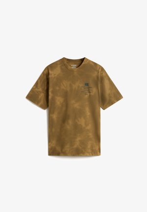 Brown tie-dye t-shirt made of cotton, featuring short sleeves and a round neck. Includes printed logo and text in blue on the chest.