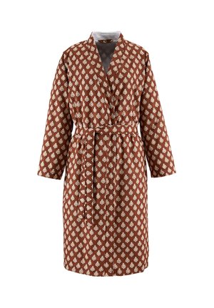 Brauner knielanger Bademantel mit weißen Blumenmustern, langen Ärmeln, Schalkragen und einem passenden Stoffgürtel, der an der Taille gebunden ist.