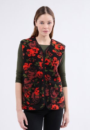 Gilet in pile floreale con motivi a fiori rossi e verdi su una base nera, colletto rotondo, chiusura con zip e due tasche frontali.