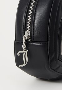 Juicy Couture EMILY HEART BAG UNISEX - Borsa a tracolla - black