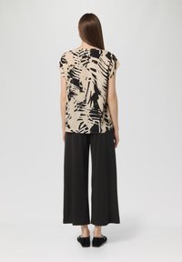 comma MIT ALL-OVER - T-Shirt print - schwarz