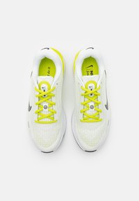 Nike Performance JOURNEY RUN - Zapatillas running asfalto - summit white/black/cyber/white