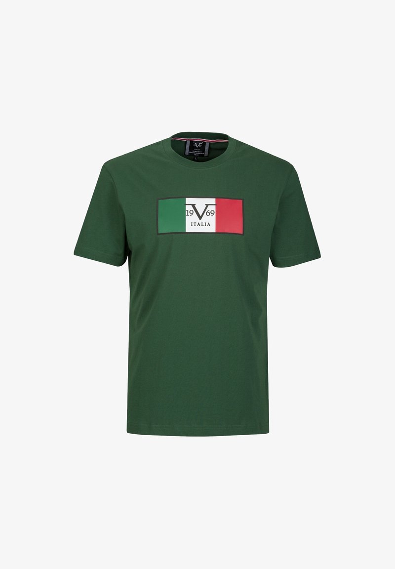 Groene katoenen t-shirt met een centraal grafisch ontwerp van de Italiaanse vlag met de tekst "1969" en "ITALIA". Rond de hals, korte mouwen.
