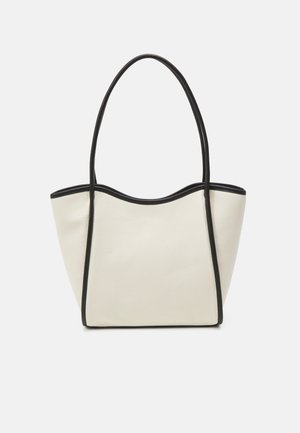 Borsa tote in tela crema con rifiniture nere. Materiale morbido, forma arrotondata e due manici lunghi per un facile trasporto. Design semplice e funzionale.