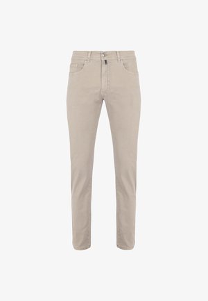 Pantalons slim en beige, confectionnés en mélange de coton, dotés d'une fermeture à bouton, de cinq poches et d'une texture lisse avec des détails de couture subtils.