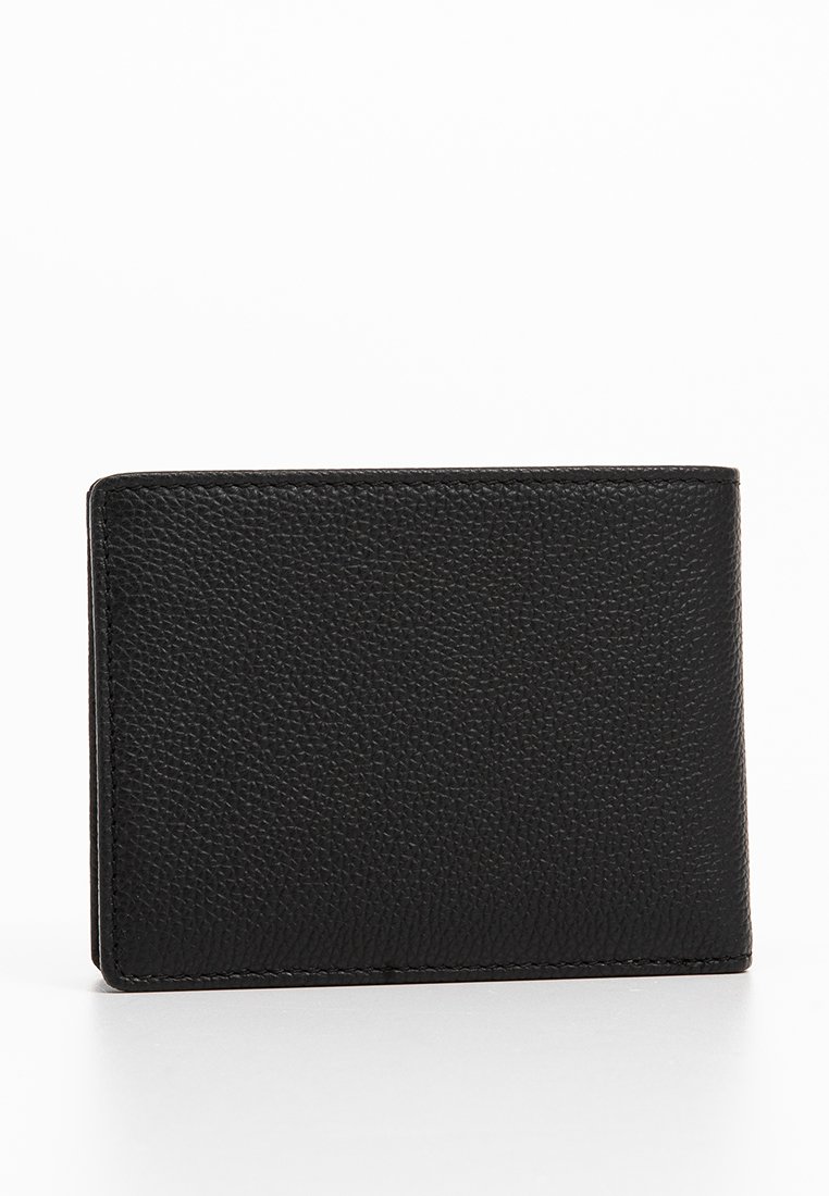 Portefeuille en cuir noir avec une finition texturée, de forme rectangulaire et des bords cousus. Pas de logos ou de détails matériels visibles.