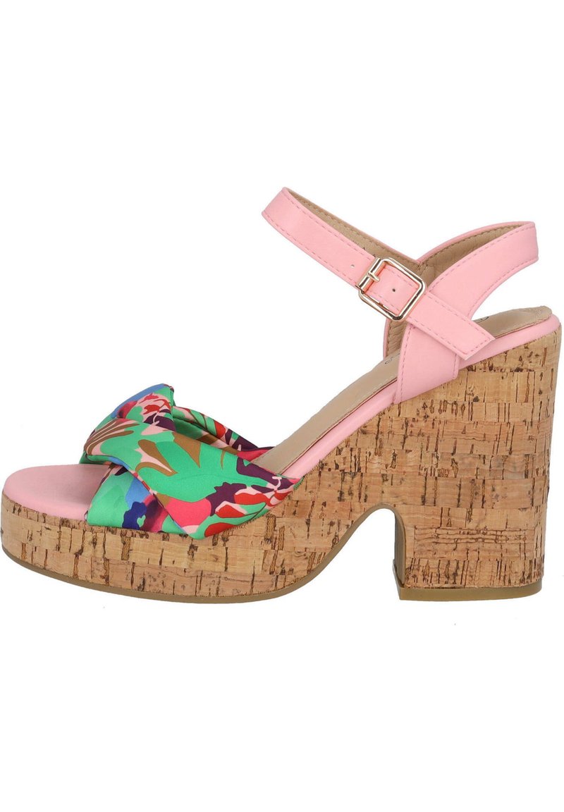Sandal de plataforma con tira al tobillo en color rosa, con cuña de corcho, que cuenta con un lazo de tela floral colorido en la parte superior y una tira de dedo lisa en rosa.