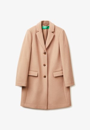 Béžový kabát z vlněné směsi s klopovým límcem, třemi hnědými knoflíky, dvěma předními kapsami a rovnými liniemi. Vnitřní štítek viditelný.