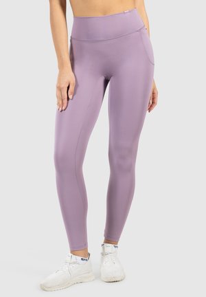 Leggings lavanda a vita alta realizzati in tessuto elasticizzato con cintura elastica, dotati di una tasca laterale e un design morbido e aderente.