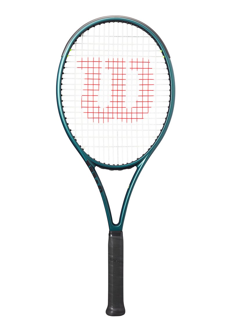 Tennisracket met een teal frame, zwarte greep en een witte snaarbed met een opvallend rood "Wilson" logo.