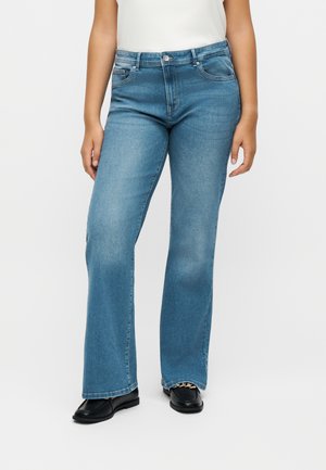 ONLY Carmakoma, CARSALLY - Flared Jeans - medium blue denim