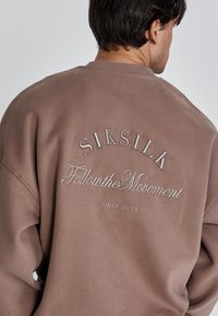 SIKSILK Sudadera - brown